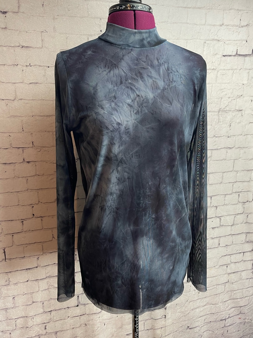 Willow and root size XL long sleeve mesh top black gray tie dye